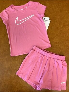 *NWT* Girls Nike Short Sleeve Tee & Shorts - Size 5
